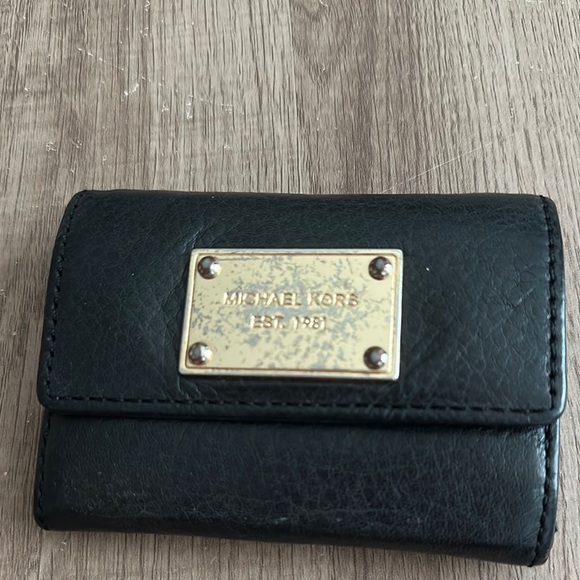 Michael Kors Black Leather Wallet with Gold Logo - Picture 2 of 4